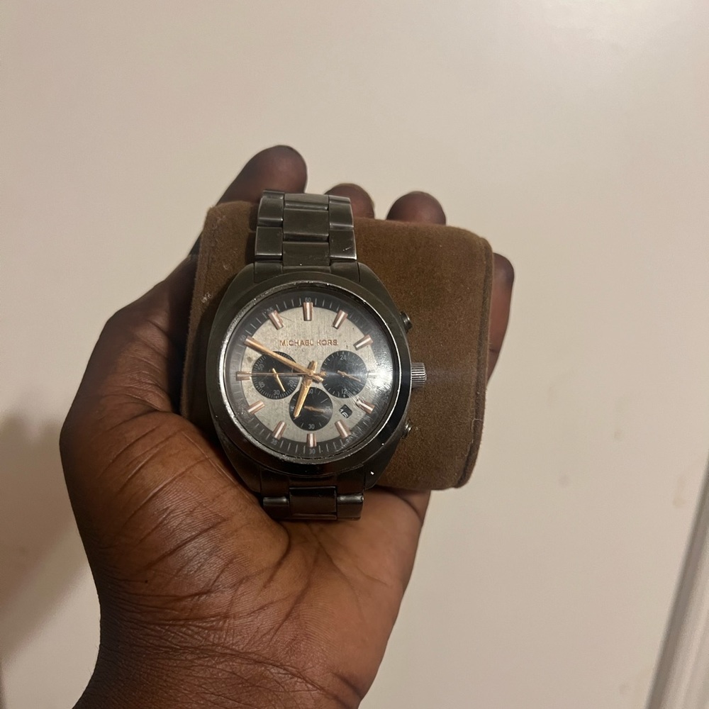 Michael Kors MK-8276 Stainless Steel Men’s Watch
listing-status-banner - Picture 6 of 6